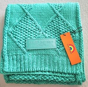 Kurt Geiger NWT Women's Green Metallic Scarf.  One Size